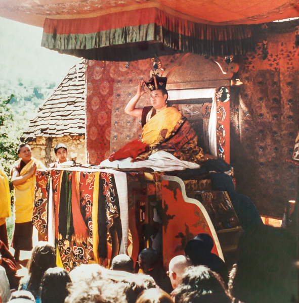 Première cérémonie de la Coiffe Noire à Dhagpo Kagyu Ling