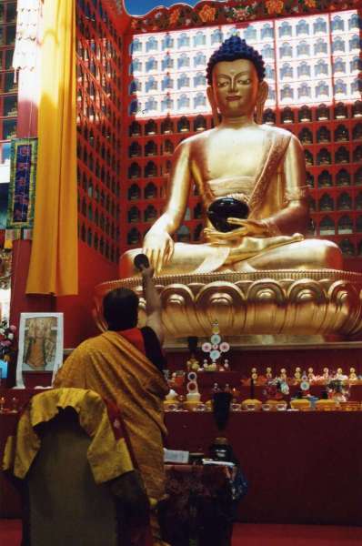 21 juillet 2001, le bouddha du grand temple de Kundreul Ling : de la création à la consécration