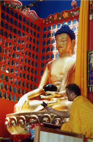 21 juillet 2001, le bouddha du grand temple de Kundreul Ling : de la création à la consécration