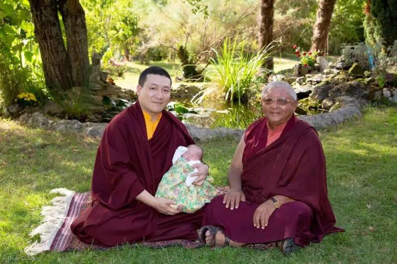 Les premières photographies du fils de Sa Sainteté Karmapa / First pictures of His Holiness Karmapa’s son
