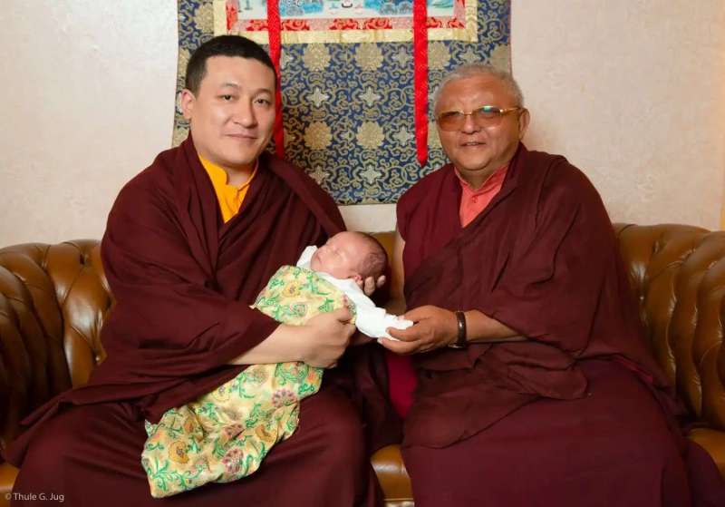 Les premières photographies du fils de Sa Sainteté Karmapa / First pictures of His Holiness Karmapa’s son