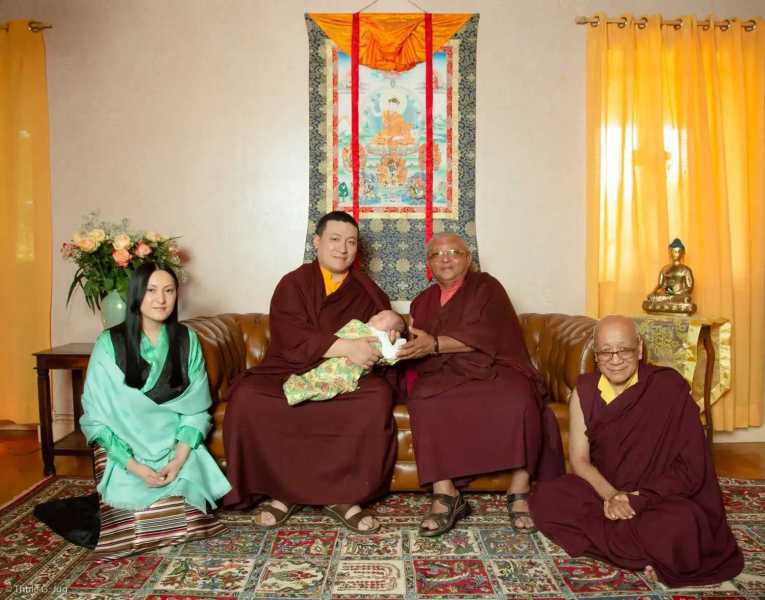 Les premières photographies du fils de Sa Sainteté Karmapa / First pictures of His Holiness Karmapa’s son