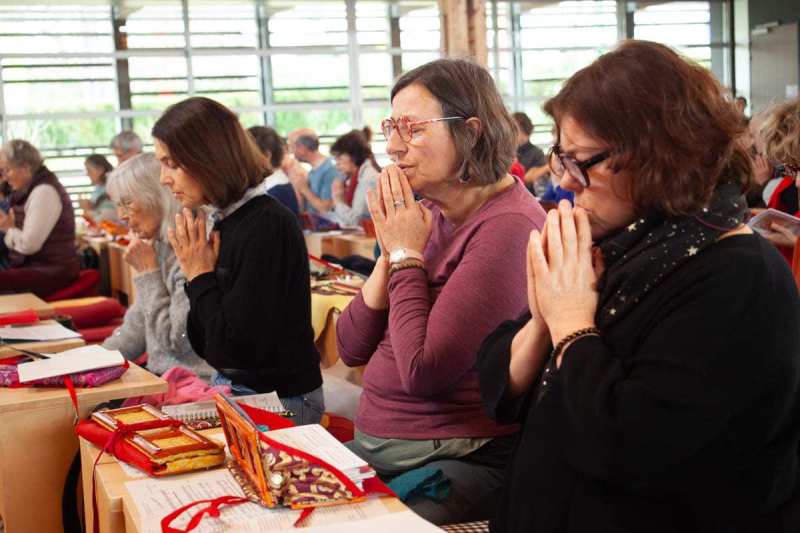 Retour en images sur la dernière retraite d’étude et méditation guidée par lama Jigmé Rinpoché, à Dhagpo Kagyu Ling