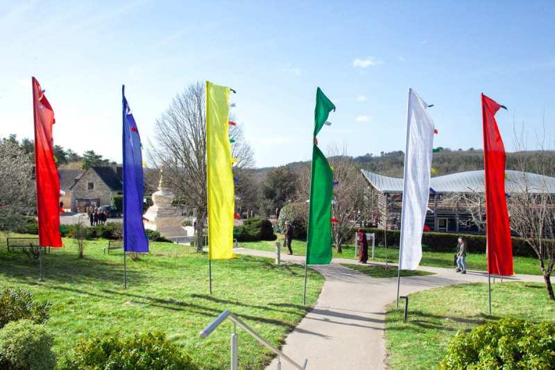 Retour en images sur la dernière retraite d’étude et méditation guidée par lama Jigmé Rinpoché, à Dhagpo Kagyu Ling