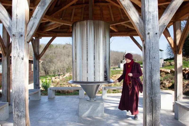 Retour en images sur la dernière retraite d’étude et méditation guidée par lama Jigmé Rinpoché, à Dhagpo Kagyu Ling