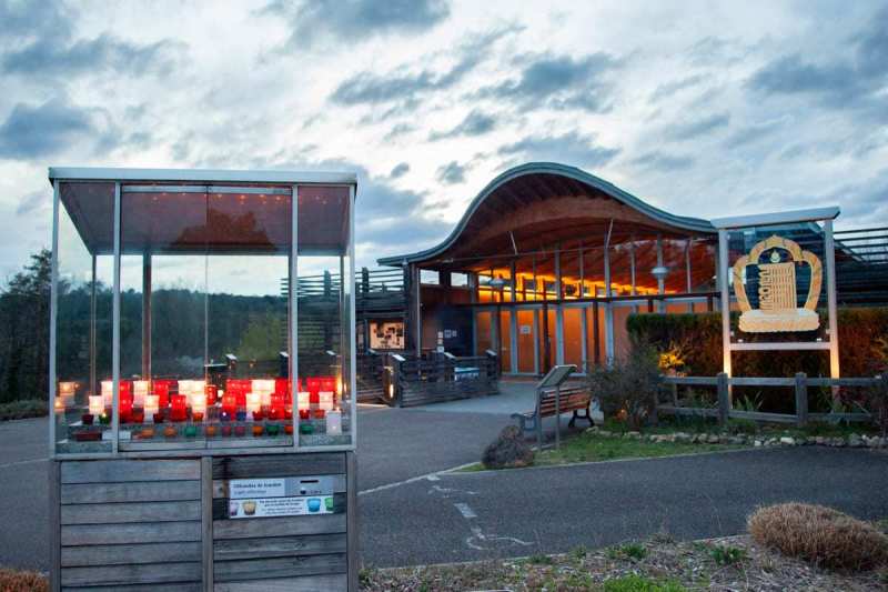 Retour en images sur la dernière retraite d'étude et méditation guidée par lama Jigmé Rinpoché, à Dhagpo Kagyu Ling