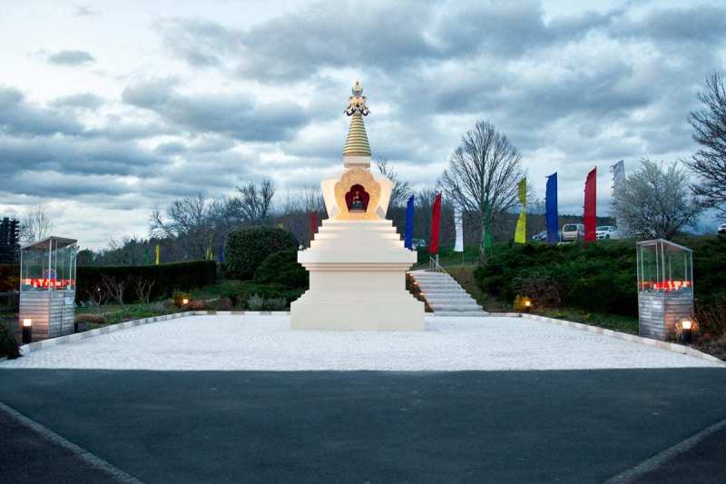 Retour en images sur la dernière retraite d'étude et méditation guidée par lama Jigmé Rinpoché, à Dhagpo Kagyu Ling