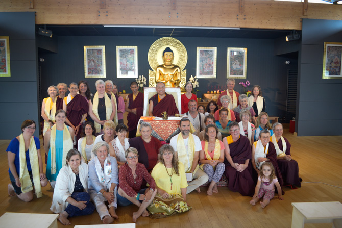 Photo 7 : Kenpo Chödrak Rinpoché et les stagiaires du cours d'été, juillet 2016