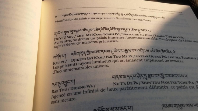 Le texte des prières a été publié en français aux éditions Rabsel.