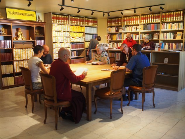 Dhagpo Kundreul Ling - Salle de lecture de la bibliothèque 
