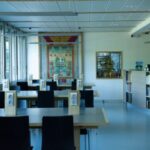 Chenrezik rejoint Manjushri à la bibliothèque : une nouvelle tanka dans la salle de lecture</span>