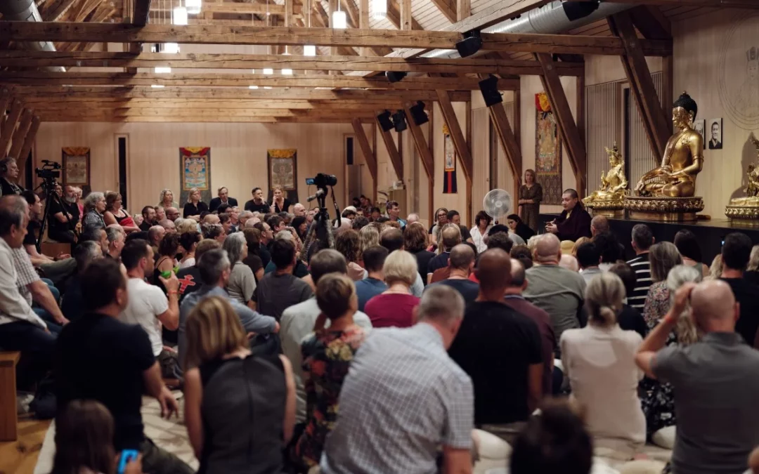 Karmapa partage le Dharma et confère des initiations à Europe Center